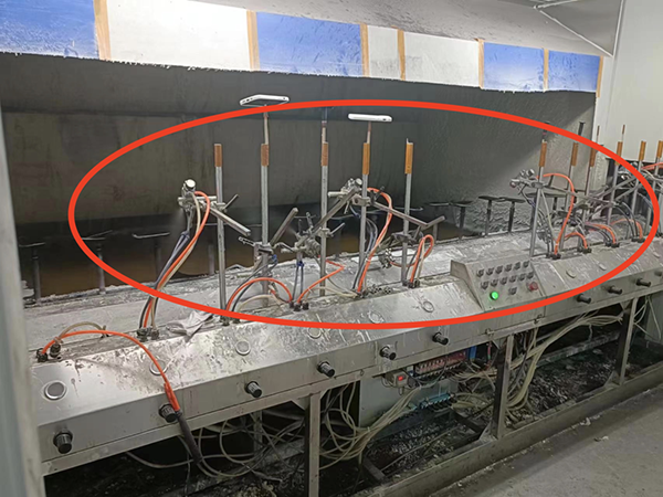 手機(jī)殼噴漆加工現(xiàn)場情況